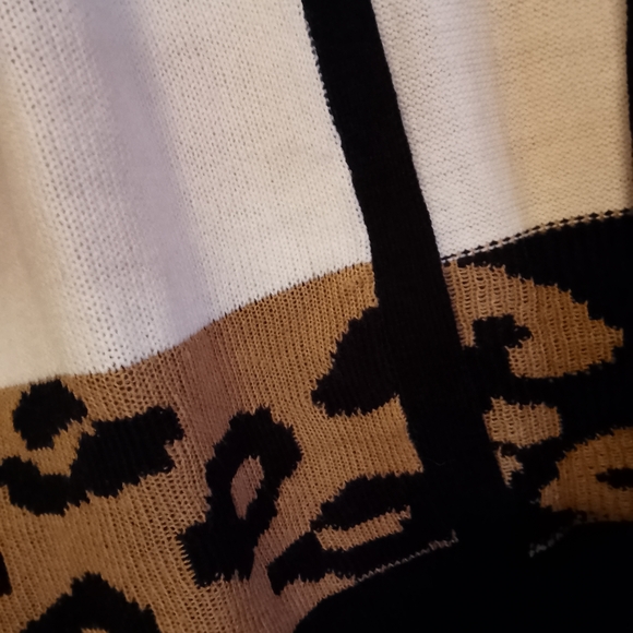 Leopard Print Striped Women's Sweater Like New - Picture 4 of 4
